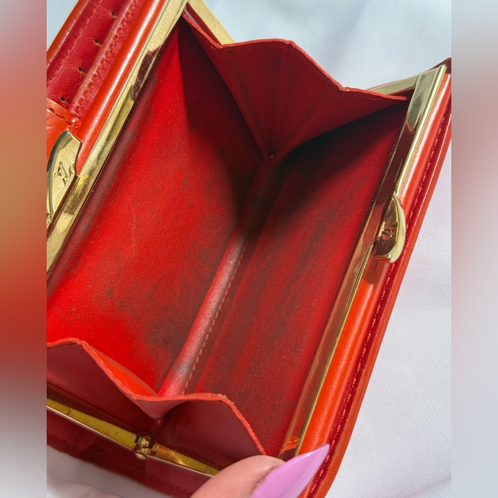 Louis Vuitton Vernis Kisslock Wallet Red Patent Monogram COA - Picture 4 of 11
